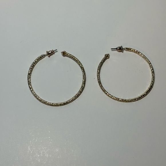 Kendra Scott Hammered Hoop Earrings - Picture 2 of 3